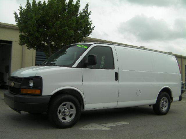 2007 Chevrolet Express 750i 4dr Sdn