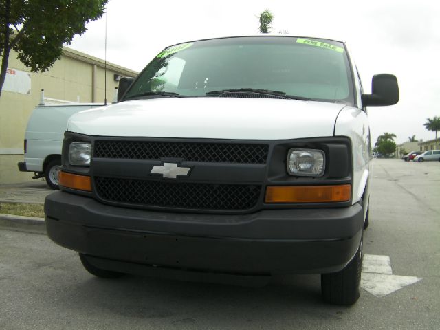 2007 Chevrolet Express 750i 4dr Sdn