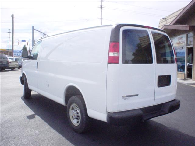 2007 Chevrolet Express Base