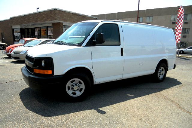 2007 Chevrolet Express 750i 4dr Sdn