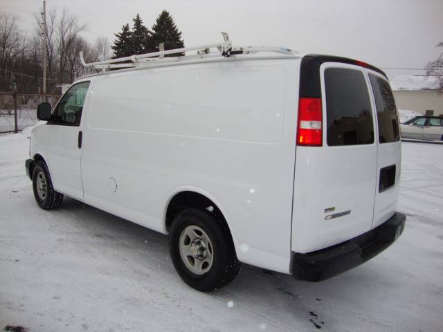 2007 Chevrolet Express Ls-awd-2nd Bench-cd Player-1 Owner