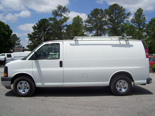 2007 Chevrolet Express 750i 4dr Sdn