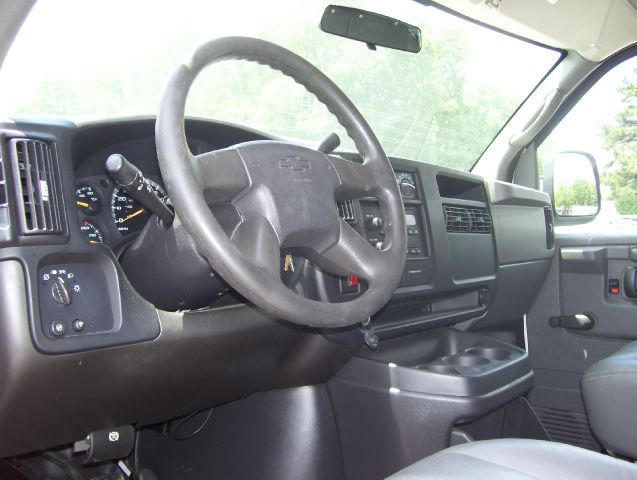 2007 Chevrolet Express 750i 4dr Sdn