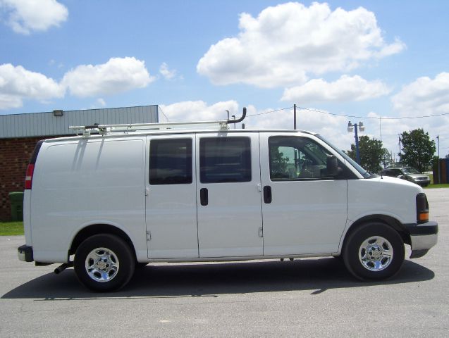 2007 Chevrolet Express 750i 4dr Sdn