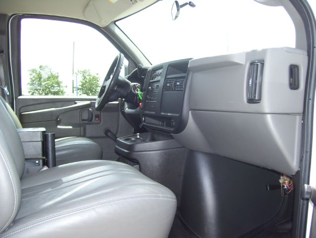 2007 Chevrolet Express 750i 4dr Sdn