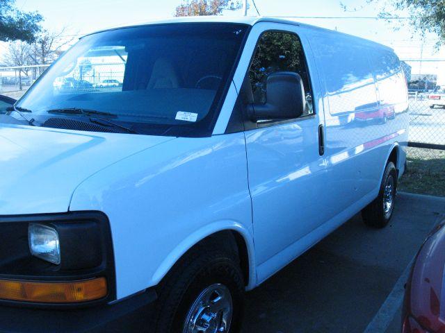 2007 Chevrolet Express 750i 4dr Sdn