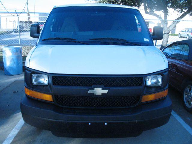 2007 Chevrolet Express 750i 4dr Sdn