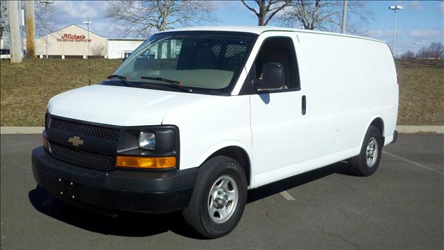 2007 Chevrolet Express 750i 4dr Sdn