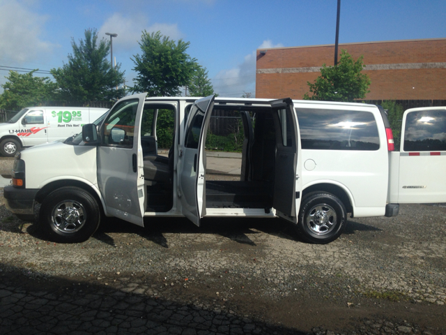 2007 Chevrolet Express 750i 4dr Sdn