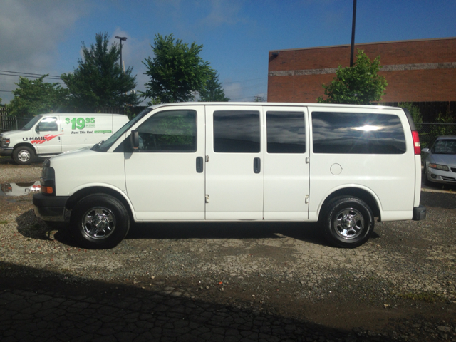 2007 Chevrolet Express 750i 4dr Sdn