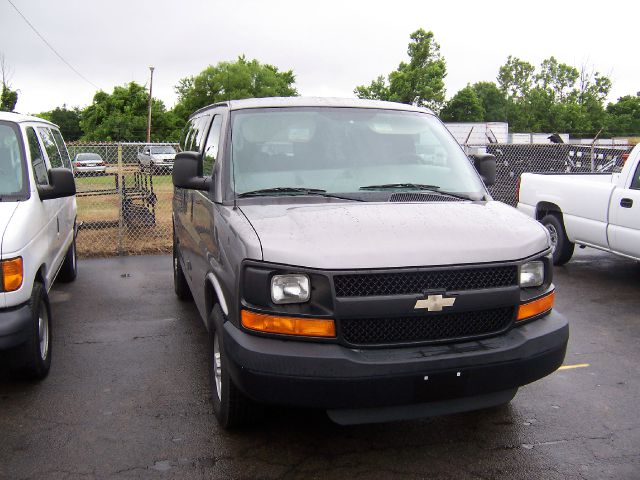 2008 Chevrolet Express SE - Convertible Sharp