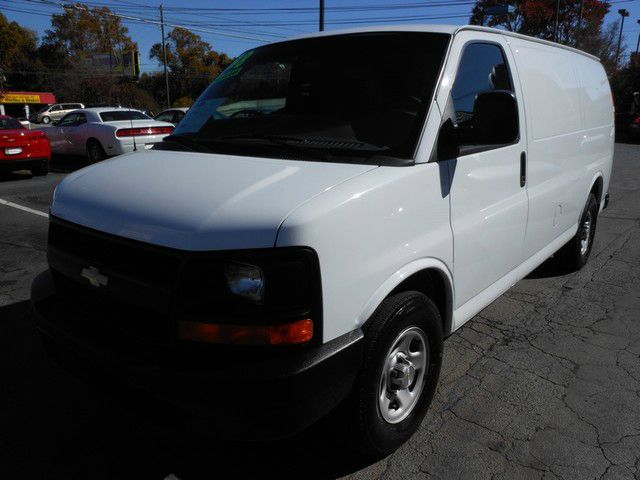 2008 Chevrolet Express 750i 4dr Sdn