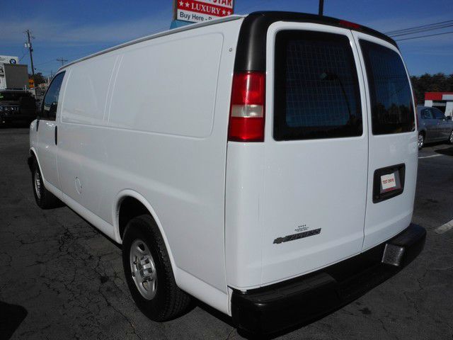 2008 Chevrolet Express 750i 4dr Sdn