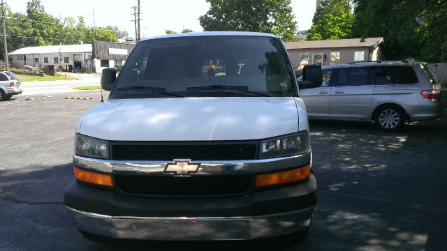 2008 Chevrolet Express 750i 4dr Sdn