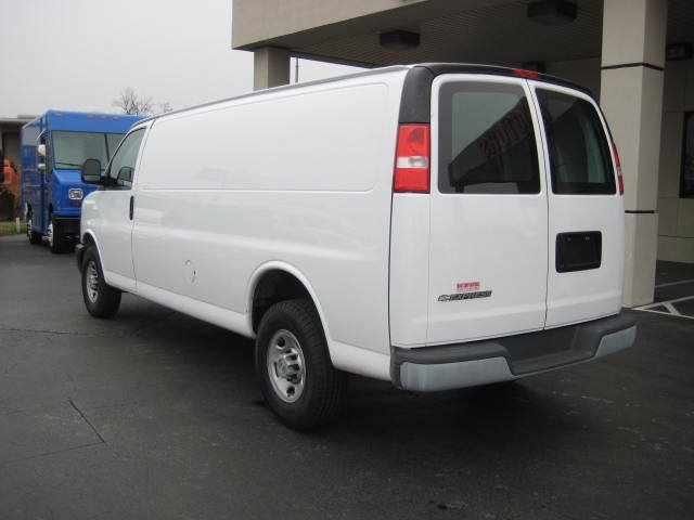 2008 Chevrolet Express Club Cab 155 WB HD 4WD