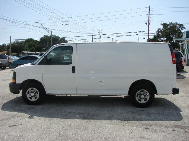 2008 Chevrolet Express 750i 4dr Sdn