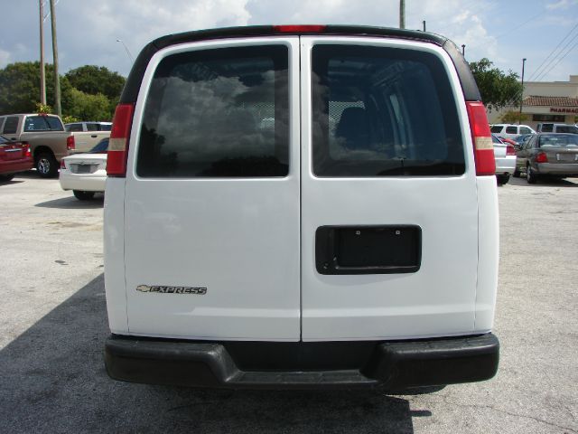 2008 Chevrolet Express 750i 4dr Sdn