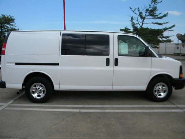 2008 Chevrolet Express 750i 4dr Sdn