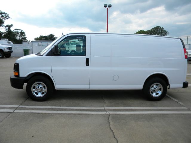 2008 Chevrolet Express 750i 4dr Sdn