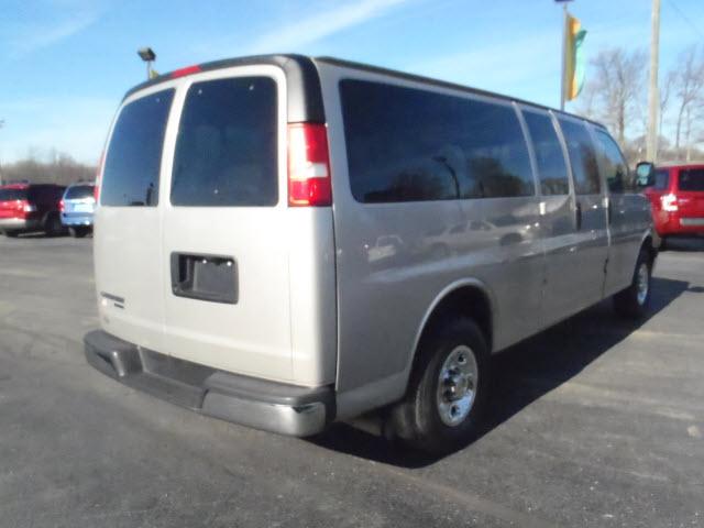 2008 Chevrolet Express 750li 4dr Sdn Sedan