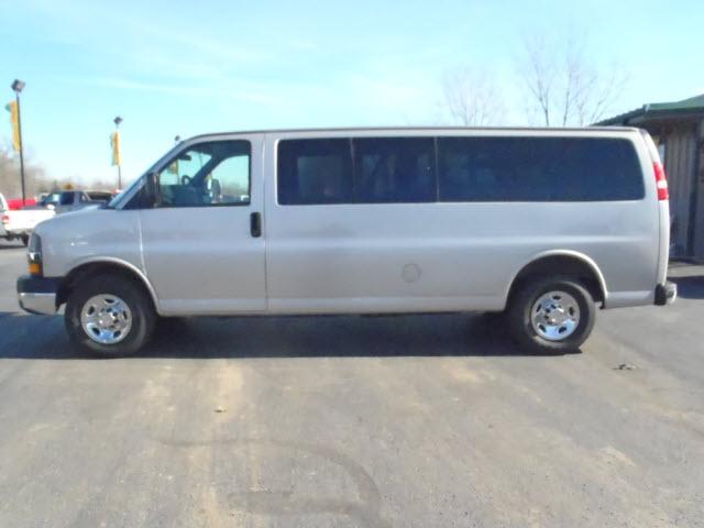 2008 Chevrolet Express 750li 4dr Sdn Sedan