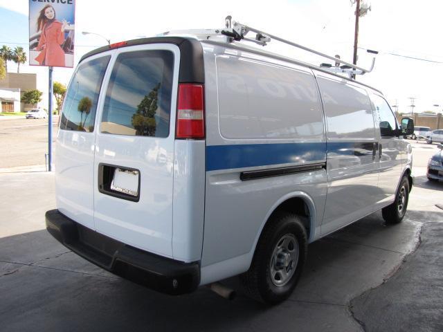 2008 Chevrolet Express Leather / Sunroof