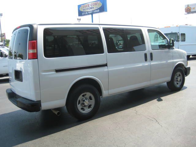 2008 Chevrolet Express SLE Crew Cab 4x4 Z-71