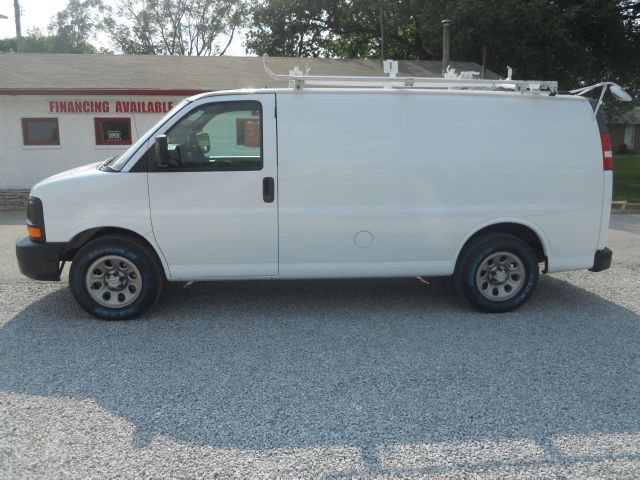 2009 Chevrolet Express 750i 4dr Sdn