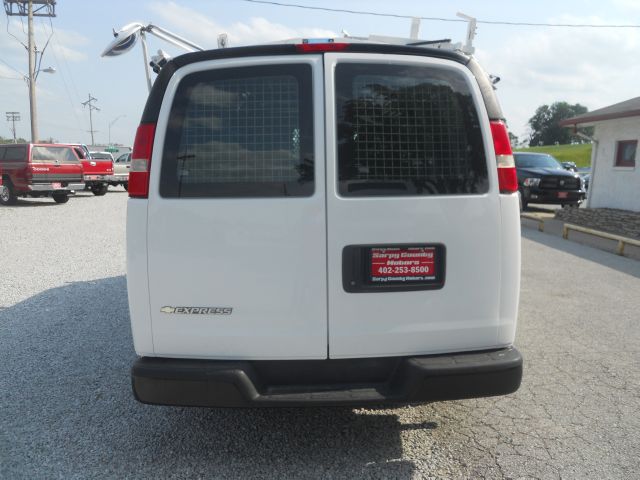 2009 Chevrolet Express 750i 4dr Sdn