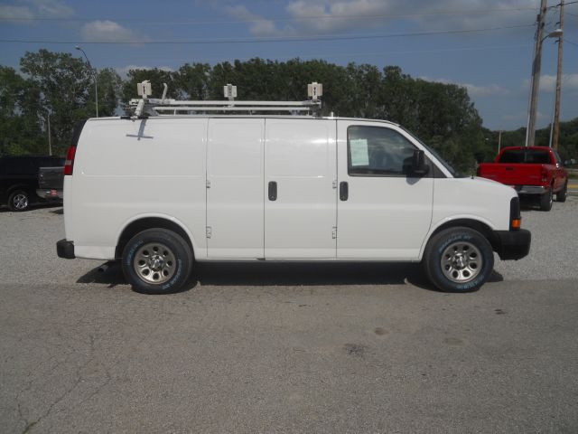 2009 Chevrolet Express 750i 4dr Sdn