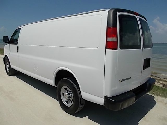 2009 Chevrolet Express Club Cab 155 WB HD 4WD