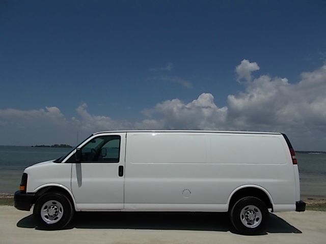 2009 Chevrolet Express Club Cab 155 WB HD 4WD