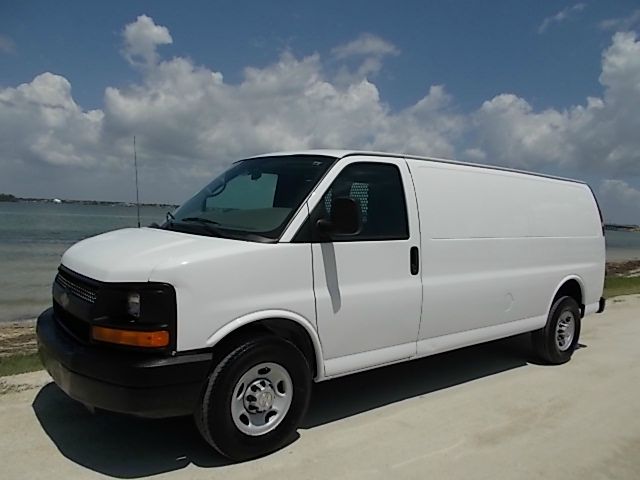 2009 Chevrolet Express Club Cab 155 WB HD 4WD