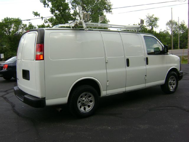 2009 Chevrolet Express 750i 4dr Sdn