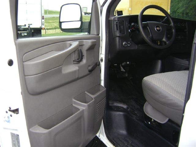 2009 Chevrolet Express 750i 4dr Sdn