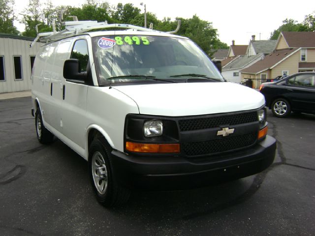 2009 Chevrolet Express 750i 4dr Sdn