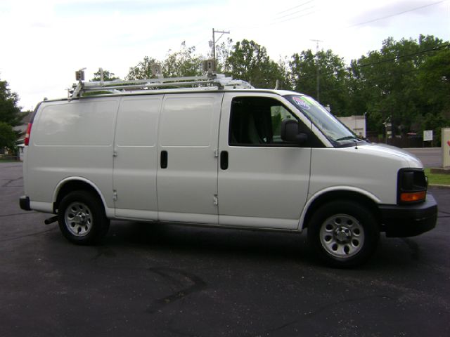 2009 Chevrolet Express 750i 4dr Sdn