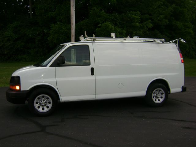 2009 Chevrolet Express 750i 4dr Sdn