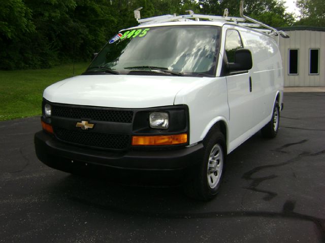 2009 Chevrolet Express 750i 4dr Sdn