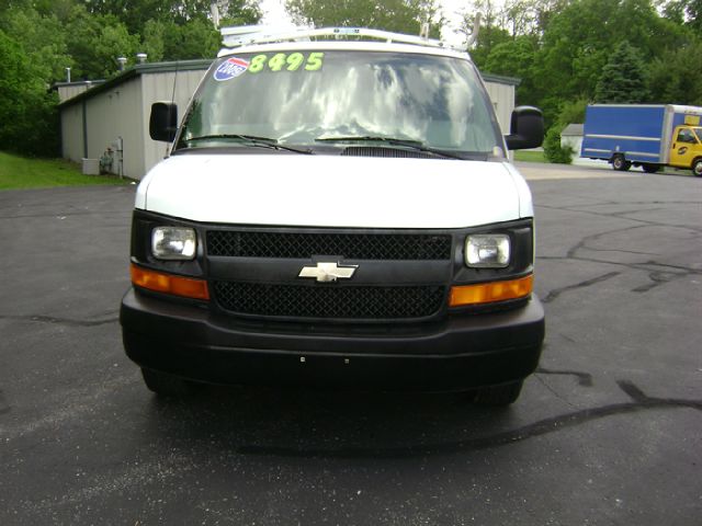 2009 Chevrolet Express 750i 4dr Sdn