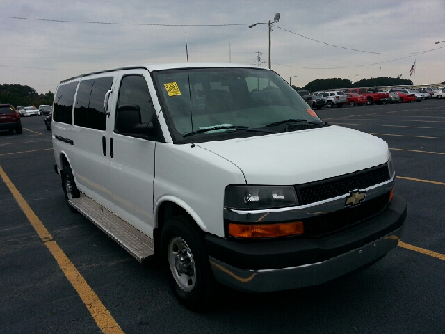 2009 Chevrolet Express 750li 4dr Sdn Sedan