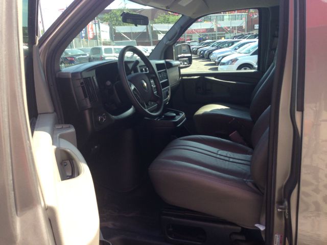 2009 Chevrolet Express 4dr Sdn LWB Sedan