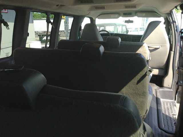 2009 Chevrolet Express 4dr Sdn LWB Sedan