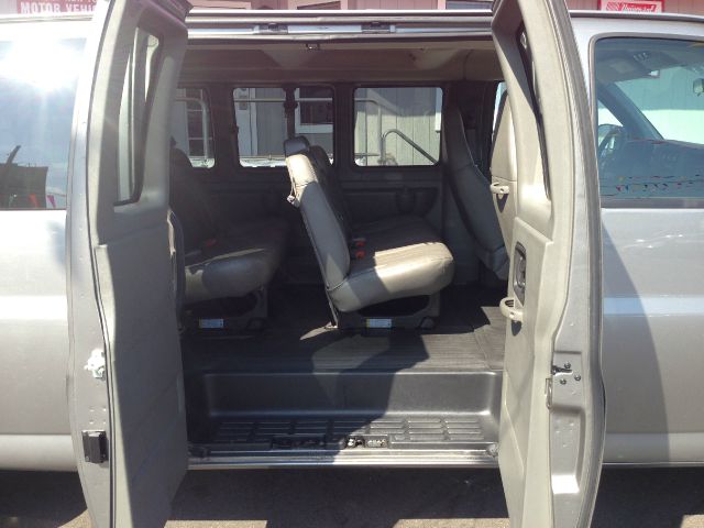 2009 Chevrolet Express 4dr Sdn LWB Sedan