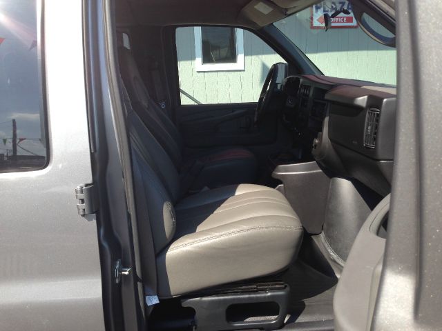 2009 Chevrolet Express 4dr Sdn LWB Sedan