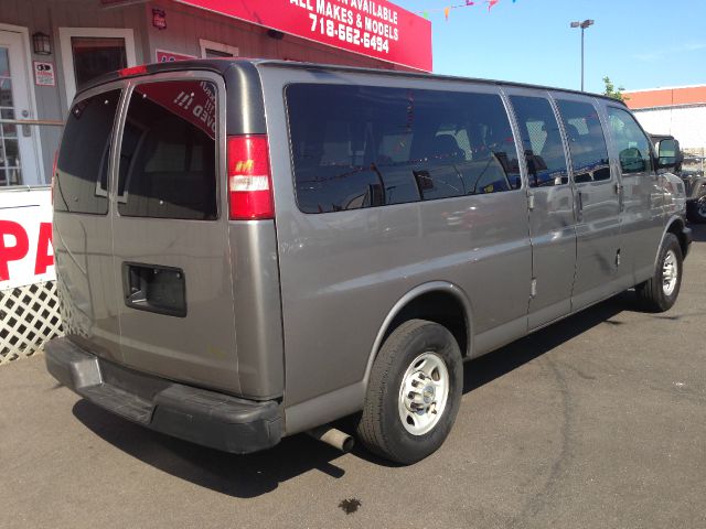 2009 Chevrolet Express 4dr Sdn LWB Sedan