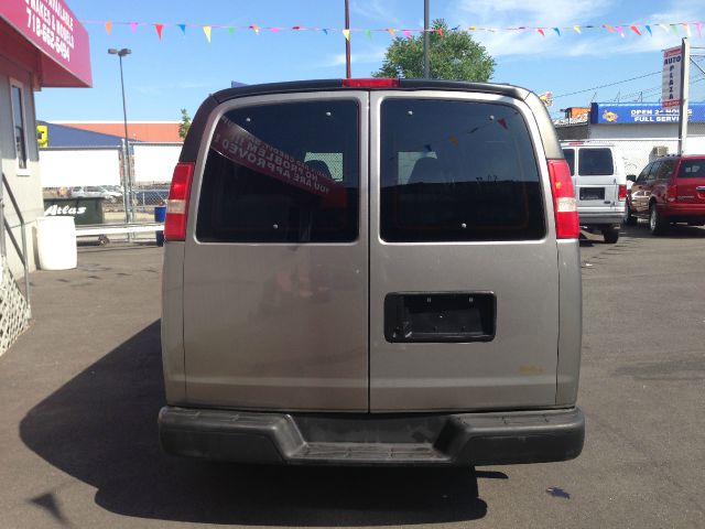 2009 Chevrolet Express 4dr Sdn LWB Sedan