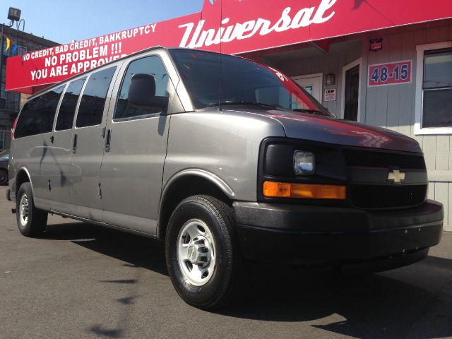 2009 Chevrolet Express 4dr Sdn LWB Sedan