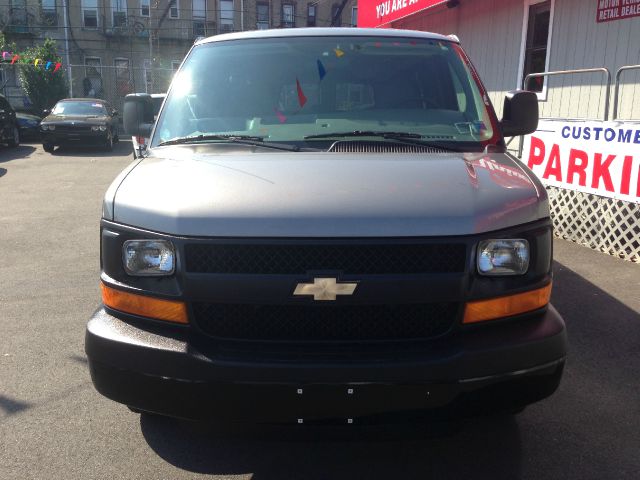 2009 Chevrolet Express 4dr Sdn LWB Sedan