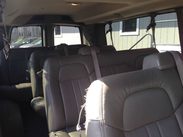 2009 Chevrolet Express 4dr Sdn LWB Sedan